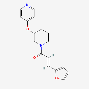 molecular formula C17H18N2O3 B2650408 (E)-3-(furan-2-yl)-1-(3-(pyridin-4-yloxy)piperidin-1-yl)prop-2-en-1-one CAS No. 2035006-74-5