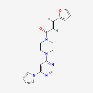 (E)-1-(4-(6-(1H-pyrrol-1-yl)pyrimidin-4-yl)piperazin-1-yl)-3-(furan-2-yl)prop-2-en-1-one