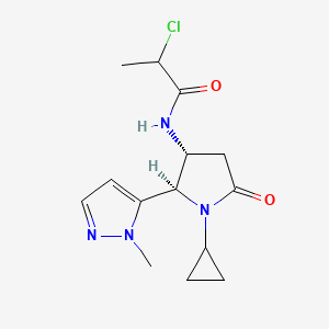 B2652872 2-Chloro-N-[(2R,3R)-1-cyclopropyl-2-(2-methylpyrazol-3-yl)-5-oxopyrrolidin-3-yl]propanamide CAS No. 2411183-26-9
