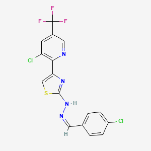 molecular formula C16H9Cl2F3N4S B2652878 4-氯苯甲醛 N-{4-[3-氯-5-(三氟甲基)-2-吡啶基]-1,3-噻唑-2-基}腙 CAS No. 2068241-88-1