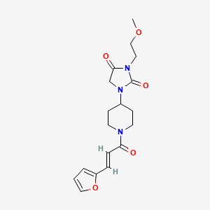 (E)-1-(1-(3-(furan-2-yl)acryloyl)piperidin-4-yl)-3-(2-methoxyethyl)imidazolidine-2,4-dione