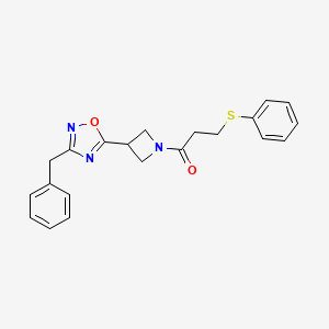 molecular formula C21H21N3O2S B2654252 1-(3-(3-Benzyl-1,2,4-oxadiazol-5-yl)azetidin-1-yl)-3-(phenylthio)propan-1-one CAS No. 1351658-50-8