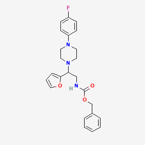 molecular formula C24H26FN3O3 B2654821 苯甲酸[2-(4-(4-氟苯基)哌嗪-1-基)-2-(呋喃-2-基)乙基]氨基甲酸酯 CAS No. 877632-77-4