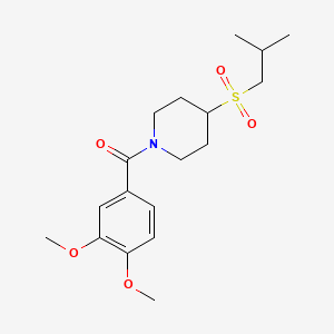 molecular formula C18H27NO5S B2655992 (3,4-二甲氧基苯基)(4-(异丁基磺酰基)哌啶-1-基)甲苯酮 CAS No. 1797893-74-3