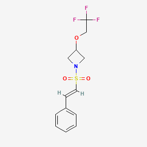 molecular formula C13H14F3NO3S B2656943 (E)-1-(苯乙烯磺酰基)-3-(2,2,2-三氟乙氧基)氮杂环丁烷 CAS No. 2034998-15-5