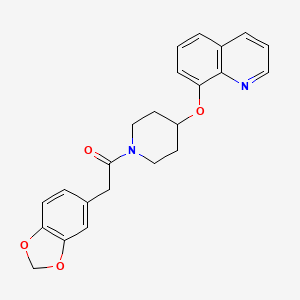 molecular formula C23H22N2O4 B2657925 2-(苯并[d][1,3]二氧杂环-5-基)-1-(4-(喹啉-8-氧基)哌啶-1-基)乙酮 CAS No. 1904081-54-4