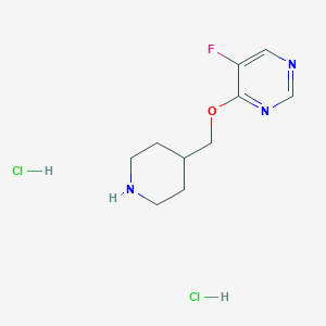 molecular formula C10H16Cl2FN3O B2658508 5-氟-4-(哌啶-4-基甲氧基)嘧啶；二盐酸盐 CAS No. 2380173-69-1