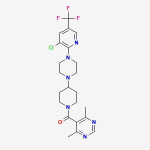 molecular formula C22H26ClF3N6O B2658538 (4-(4-(3-Chloro-5-(trifluoromethyl)pyridin-2-yl)piperazin-1-yl)piperidin-1-yl)(4,6-dimethylpyrimidin-5-yl)methanone CAS No. 2034236-01-4