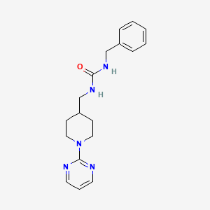 molecular formula C18H23N5O B2658632 1-苄基-3-((1-(嘧啶-2-基)哌啶-4-基)甲基)脲 CAS No. 1235056-20-8