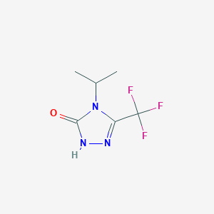molecular formula C6H8F3N3O B2659278 4-(propan-2-yl)-3-(trifluoromethyl)-4,5-dihydro-1H-1,2,4-triazol-5-one CAS No. 164352-29-8