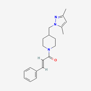 (E)-1-(4-((3,5-dimethyl-1H-pyrazol-1-yl)methyl)piperidin-1-yl)-3-phenylprop-2-en-1-one