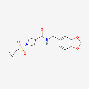 molecular formula C15H18N2O5S B2662553 N-(苯并[d][1,3]二氧杂环-5-基甲基)-1-(环丙基磺酰)氮杂环丙烷-3-羧酰胺 CAS No. 1428372-95-5