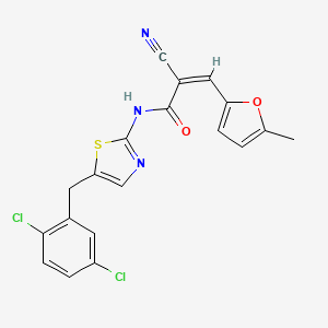(Z)-2-cyano-N-(5-(2,5-dichlorobenzyl)thiazol-2-yl)-3-(5-methylfuran-2-yl)acrylamide