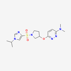 molecular formula C16H24N6O3S B2665302 6-((1-((1-isopropyl-1H-imidazol-4-yl)sulfonyl)pyrrolidin-3-yl)oxy)-N,N-dimethylpyridazin-3-amine CAS No. 2034479-85-9