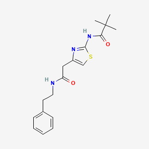 molecular formula C18H23N3O2S B2666380 N-(4-(2-氧代-2-(苯乙基氨基)乙基)噻唑-2-基)季乙酰胺 CAS No. 923675-63-2