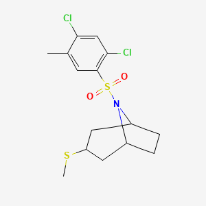 molecular formula C15H19Cl2NO2S2 B2667168 (1R,5S)-8-((2,4-二氯-5-甲基苯基)磺酰)-3-(甲硫基)-8-氮杂双环[3.2.1]辛烷 CAS No. 1795298-04-2
