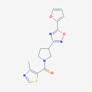 (3-(5-(Furan-2-yl)-1,2,4-oxadiazol-3-yl)pyrrolidin-1-yl)(4-methylthiazol-5-yl)methanone