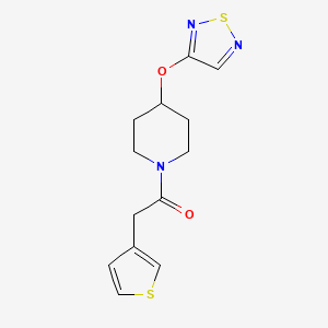 1-[4-(1,2,5-Thiadiazol-3-yloxy)piperidin-1-yl]-2-(thiophen-3-yl)ethan-1-one