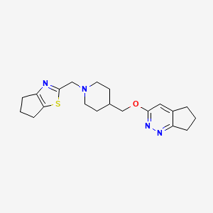 molecular formula C20H26N4OS B2669643 2-[[4-(6,7-Dihydro-5H-cyclopenta[c]pyridazin-3-yloxymethyl)piperidin-1-yl]methyl]-5,6-dihydro-4H-cyclopenta[d][1,3]thiazole CAS No. 2320376-56-3