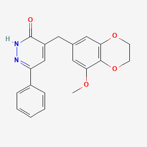 4-[(8-Methoxy-2,3-dihydro-1,4-benzodioxin-6-yl)methyl]-6-phenylpyridazin-3-ol