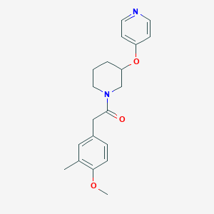 molecular formula C20H24N2O3 B2670103 2-(4-甲氧基-3-甲基苯基)-1-(3-(吡啶-4-氧基)哌啶-1-基)乙酮 CAS No. 2034619-12-8