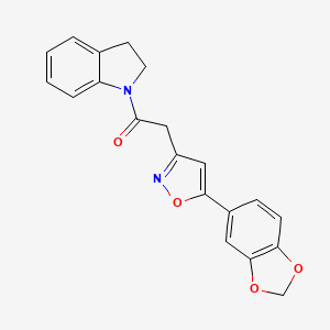 molecular formula C20H16N2O4 B2670119 2-(5-(Benzo[d][1,3]dioxol-5-yl)isoxazol-3-yl)-1-(indolin-1-yl)ethanone CAS No. 1105206-19-6