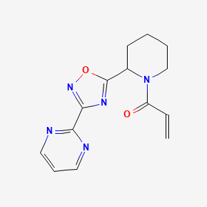 1-{2-[3-(Pyrimidin-2-yl)-1,2,4-oxadiazol-5-yl]piperidin-1-yl}prop-2-en-1-one