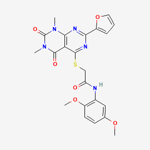 molecular formula C22H21N5O6S B2671613 N-(2,5-dimethoxyphenyl)-2-((2-(furan-2-yl)-6,8-dimethyl-5,7-dioxo-5,6,7,8-tetrahydropyrimido[4,5-d]pyrimidin-4-yl)thio)acetamide CAS No. 847191-00-8
