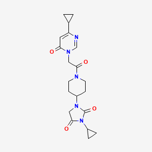 3-Cyclopropyl-1-{1-[2-(4-cyclopropyl-6-oxo-1,6-dihydropyrimidin-1-yl)acetyl]piperidin-4-yl}imidazolidine-2,4-dione