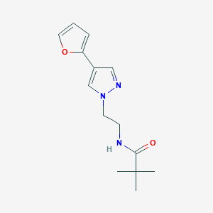 molecular formula C14H19N3O2 B2672406 N-(2-(4-(呋喃-2-基)-1H-吡唑-1-基)乙基)季戊酰胺 CAS No. 2034293-34-8