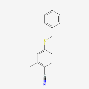 molecular formula C15H13NS B2672420 4-(苄基硫基)-2-甲基苯甲腈 CAS No. 1517172-70-1