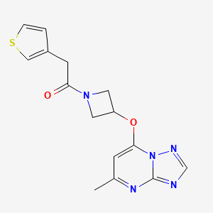 1-[3-({5-Methyl-[1,2,4]triazolo[1,5-a]pyrimidin-7-yl}oxy)azetidin-1-yl]-2-(thiophen-3-yl)ethan-1-one