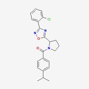 molecular formula C22H22ClN3O2 B2672763 3-(2-Chlorophenyl)-5-[1-(4-isopropylbenzoyl)pyrrolidin-2-yl]-1,2,4-oxadiazole CAS No. 1788671-09-9