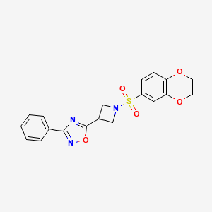 molecular formula C19H17N3O5S B2672802 5-(1-((2,3-Dihydrobenzo[b][1,4]dioxin-6-yl)sulfonyl)azetidin-3-yl)-3-phenyl-1,2,4-oxadiazole CAS No. 1251552-21-2