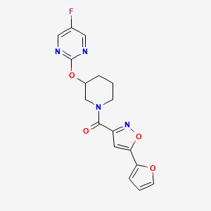 molecular formula C17H15FN4O4 B2672855 (3-((5-氟嘧啶-2-基)氧基)哌啶-1-基)(5-(呋喃-2-基)异噁唑-3-基)甲酮 CAS No. 2034527-63-2