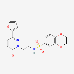 molecular formula C18H17N3O6S B2672988 N-(2-(3-(furan-2-yl)-6-oxopyridazin-1(6H)-yl)ethyl)-2,3-dihydrobenzo[b][1,4]dioxine-6-sulfonamide CAS No. 946212-29-9
