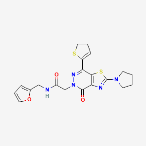 molecular formula C20H19N5O3S2 B2673011 N-(呋喃-2-基甲基)-2-(4-酮-2-(吡咯啉-1-基)-7-(噻吩-2-基)噻唑并[4,5-d]吡啶-5(4H)-基)乙酰胺 CAS No. 1105218-77-6