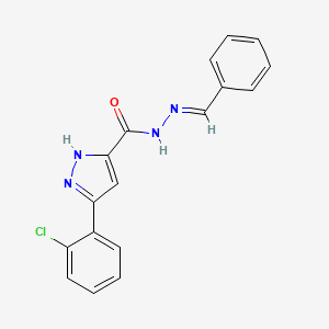 molecular formula C17H13ClN4O B2673022 3-(2-氯苯基)-N'-[(E)-苯甲基亚甲基]-1H-吡唑-5-甲酰肼 CAS No. 1284276-73-8