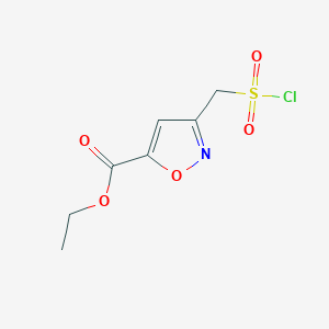 molecular formula C7H8ClNO5S B2673300 乙基-3-(氯磺酰甲基)-1,2-噁唑-5-甲酸酯 CAS No. 2287289-64-7