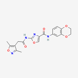 molecular formula C19H18N4O6 B2673560 N-(2,3-二氢苯并[b][1,4]二氧杂环戊烷-6-基)-2-(2-(3,5-二甲基异噁唑-4-基)乙酰氨基)噁唑-4-甲酰胺 CAS No. 1797060-14-0