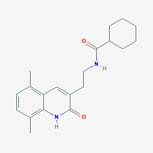 molecular formula C20H26N2O2 B2673781 N-[2-(5,8-二甲基-2-氧代-1H-喹啉-3-基)乙基]环己烷甲酰胺 CAS No. 851407-11-9