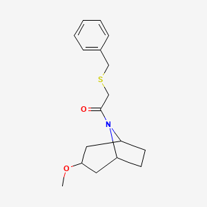 molecular formula C17H23NO2S B2674273 2-(benzylthio)-1-((1R,5S)-3-methoxy-8-azabicyclo[3.2.1]octan-8-yl)ethanone CAS No. 2176070-39-4