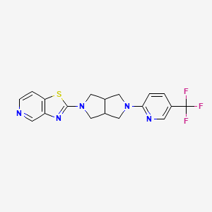 molecular formula C18H16F3N5S B2674296 2-[2-[5-(Trifluoromethyl)pyridin-2-yl]-1,3,3a,4,6,6a-hexahydropyrrolo[3,4-c]pyrrol-5-yl]-[1,3]thiazolo[4,5-c]pyridine CAS No. 2380181-14-4