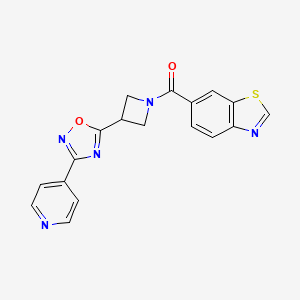 molecular formula C18H13N5O2S B2674297 6-{3-[3-(pyridin-4-yl)-1,2,4-oxadiazol-5-yl]azetidine-1-carbonyl}-1,3-benzothiazole CAS No. 1251550-74-9