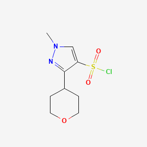 molecular formula C9H13ClN2O3S B2674363 1-甲基-3-(四氢-2H-吡喃-4-基)-1H-吡唑-4-磺酰氯 CAS No. 2167367-61-3