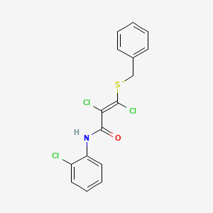 molecular formula C16H12Cl3NOS B2675473 (E)-3-苯甲基硫醚-2,3-二氯-N-(2-氯苯基)丙-2-烯酰胺 CAS No. 861211-84-9