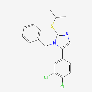 molecular formula C19H18Cl2N2S B2675680 1-苄基-5-(3,4-二氯苯基)-2-(异丙硫基)-1H-咪唑 CAS No. 1206986-75-5