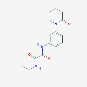 molecular formula C16H21N3O3 B2675717 N1-isopropyl-N2-(3-(2-oxopiperidin-1-yl)phenyl)oxalamide CAS No. 941982-78-1