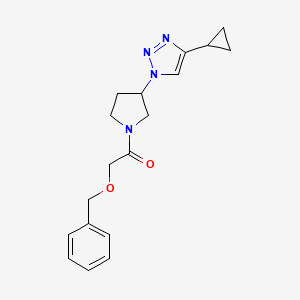 molecular formula C18H22N4O2 B2675767 2-(苄氧基)-1-(3-(4-环丙基-1H-1,2,3-三唑-1-基)吡咯烷-1-基)乙酮 CAS No. 2034418-37-4