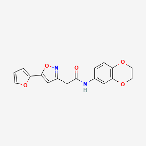 molecular formula C17H14N2O5 B2676468 N-(2,3-二氢苯并[b][1,4]二噁杂-6-基)-2-(5-(呋喃-2-基)异噁唑-3-基)乙酰胺 CAS No. 1105243-54-6